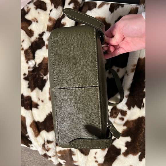 Pre loved olive Coach backpack - Picture 4 of 10